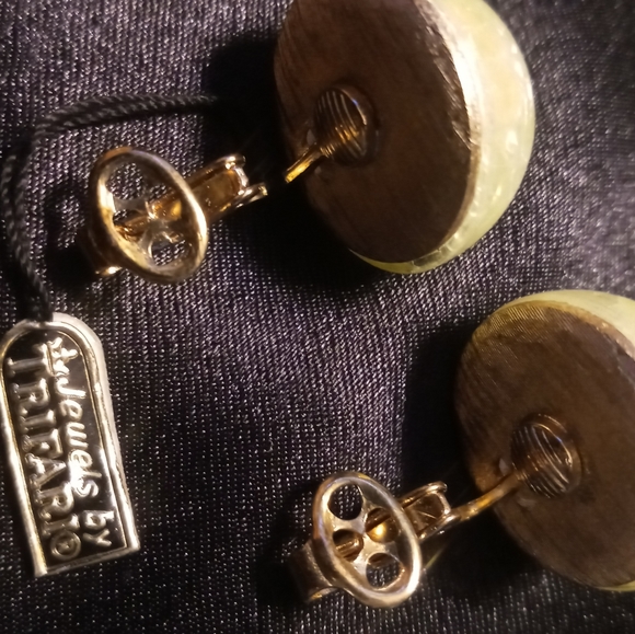Trifari sun dot buttons earrings with original tags citrine like stone. - Picture 5 of 9